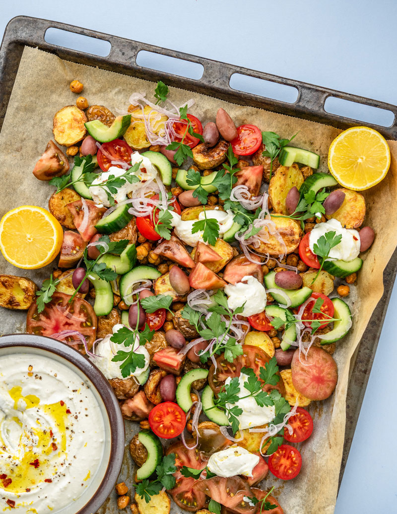 Graesk Salat Med Kartofler Sprode Kikaerter Vegetarisk Hverdag